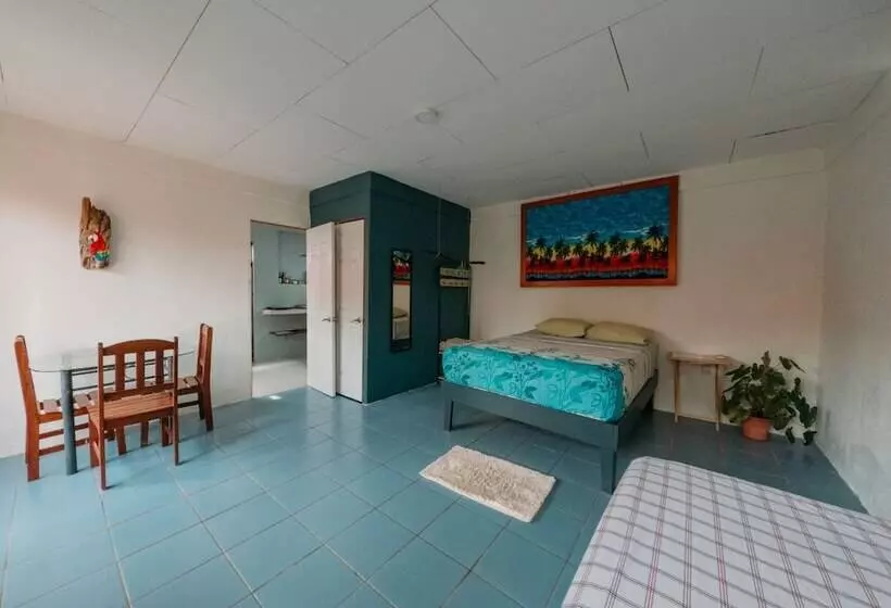 Hotelli Rooms & Pool Macaws