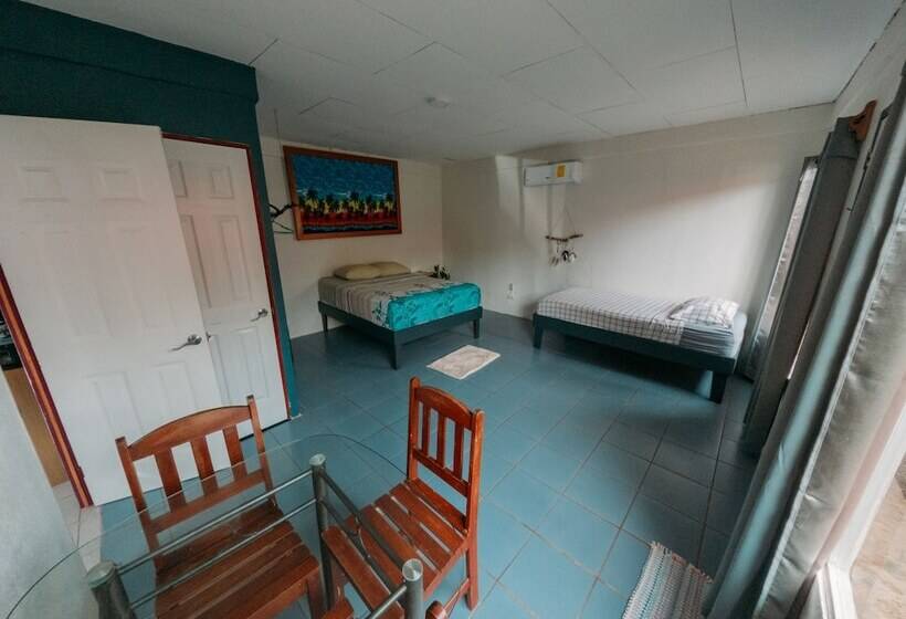 Отель Rooms & Pool Macaws