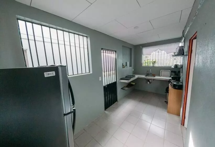 Hotelli Rooms & Pool Macaws