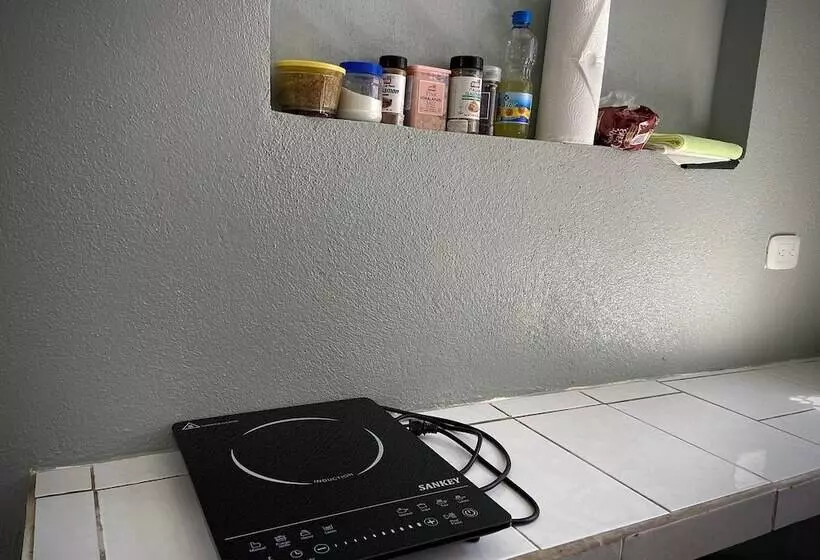 Hotelli Rooms & Pool Macaws