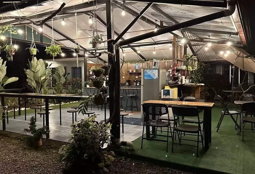 Hotelli Rooms & Pool Macaws