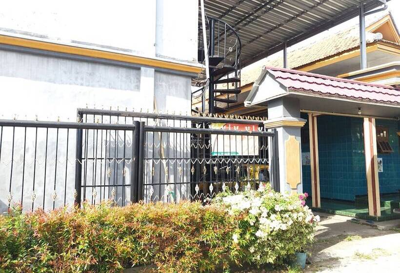 호텔 Spot On 92857 Kos Haji Jakfar Syariahnearpancoran Mas 25