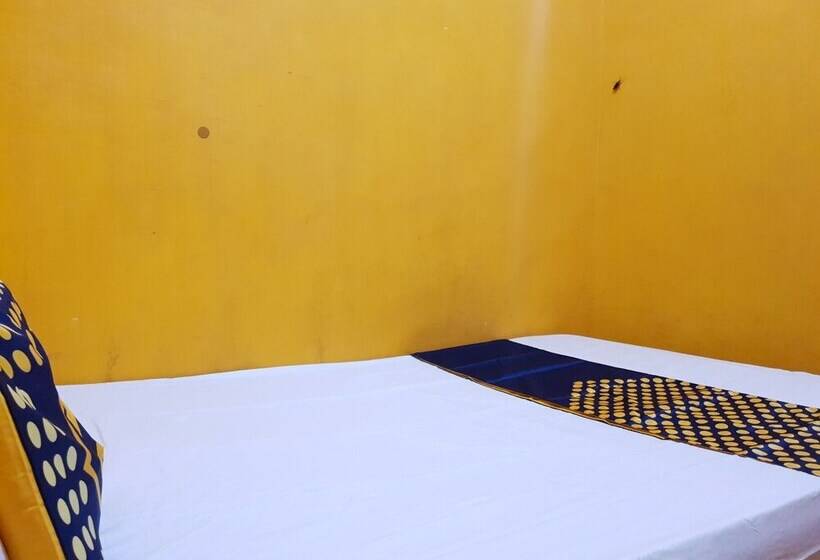 호텔 Spot On 92857 Kos Haji Jakfar Syariahnearpancoran Mas 25