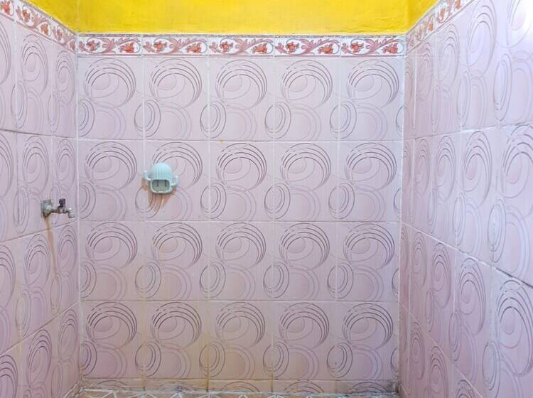 호텔 Spot On 92857 Kos Haji Jakfar Syariahnearpancoran Mas 25