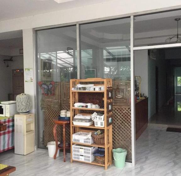 Отель Baansuwanna