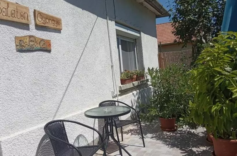 ペンション Balatongyöngye Vendégház