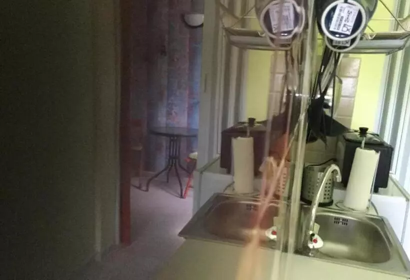 ペンション Balatongyöngye Vendégház