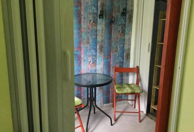 ペンション Balatongyöngye Vendégház