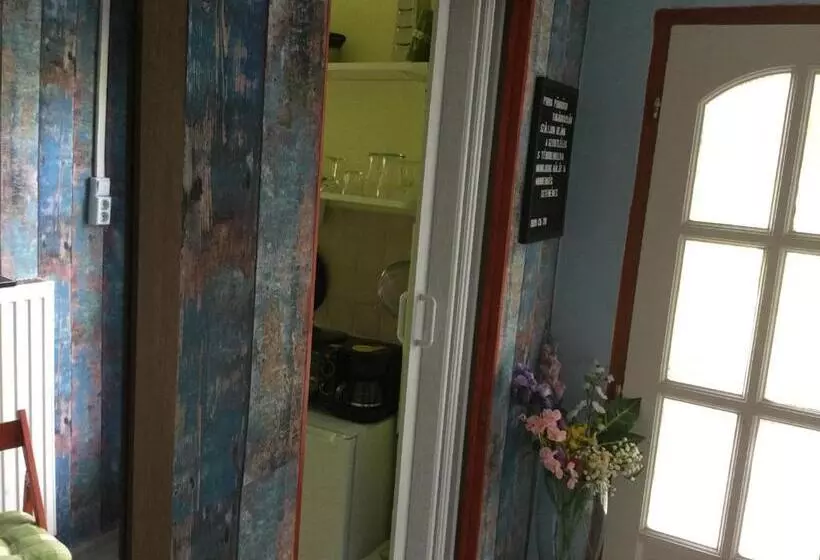 ペンション Balatongyöngye Vendégház