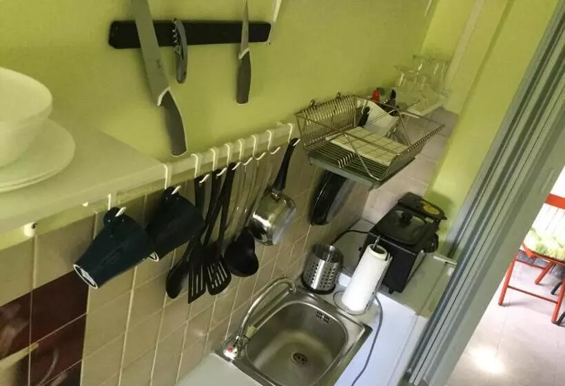 ペンション Balatongyöngye Vendégház