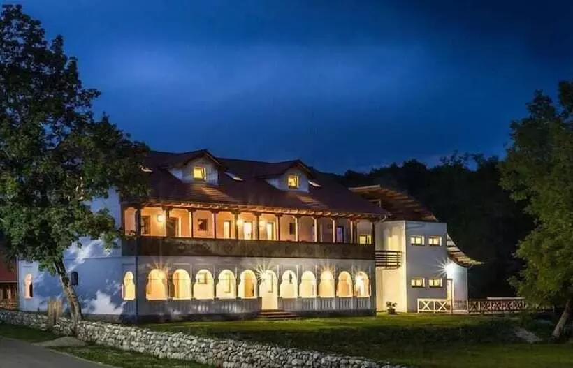 ペンション Hanul Vatra