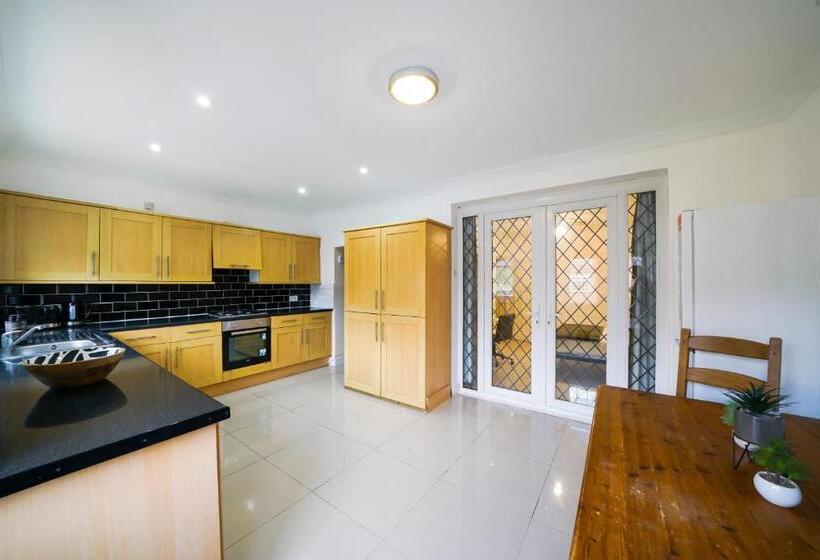 بنسيون Pitshanger Hububb Stay