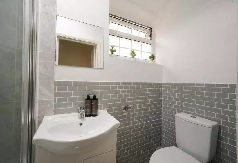 Majatalo Pitshanger Hububb Stay