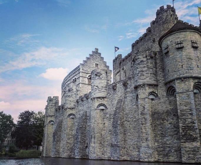 پانسیون The Old One Fifteen By Romy&travis