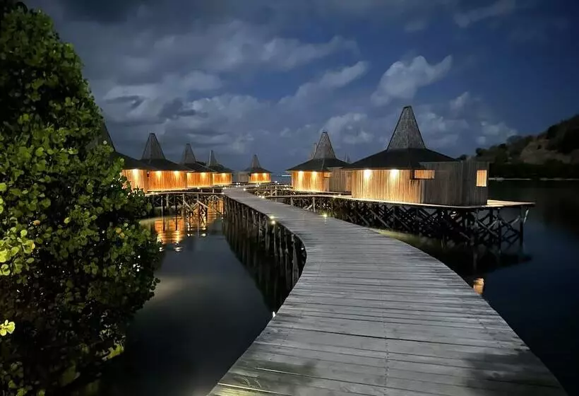 Lomakeskus Menjaga Bay