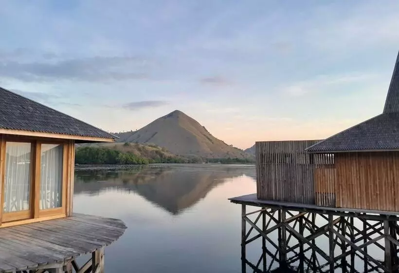 Lomakeskus Menjaga Bay