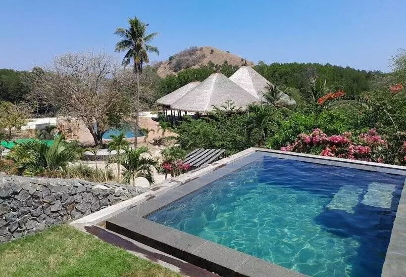 Lomakeskus Menjaga Bay