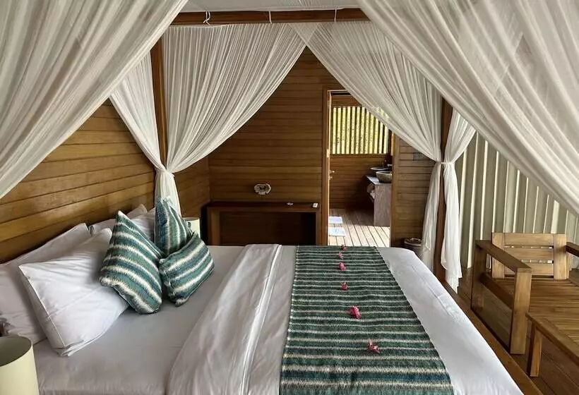 Lomakeskus Menjaga Bay