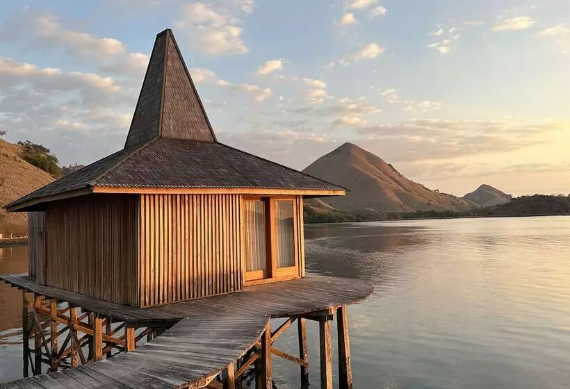 Lomakeskus Menjaga Bay