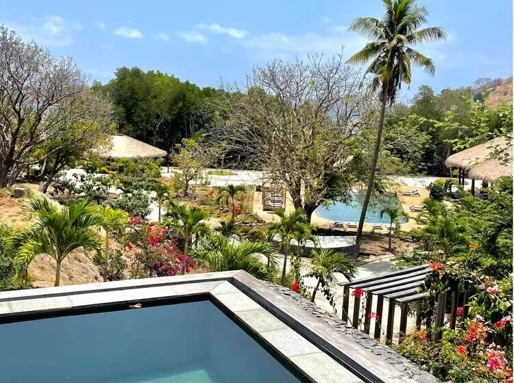 Lomakeskus Menjaga Bay