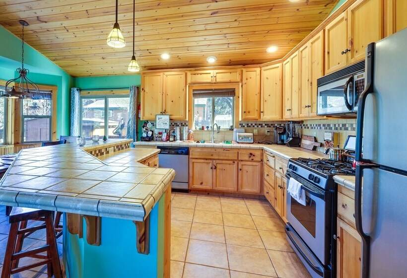 Big Bear Cabin Rental W/ Bbq: 11 Mi To Village!