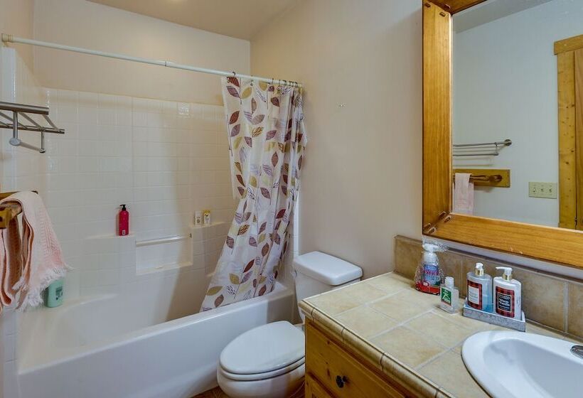 Big Bear Cabin Rental W/ Bbq: 11 Mi To Village!