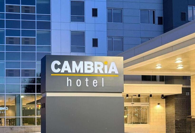 Cambria Hotel Niagara Falls
