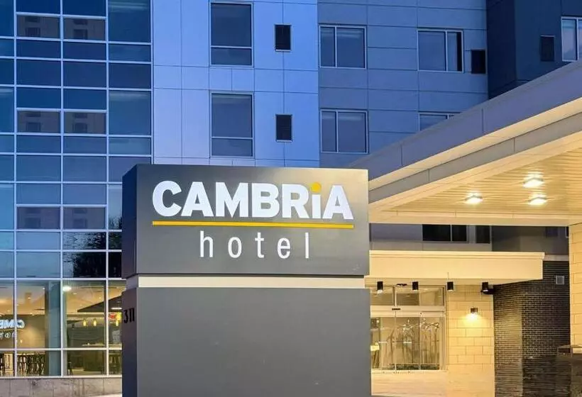 Cambria Hotel Niagara Falls
