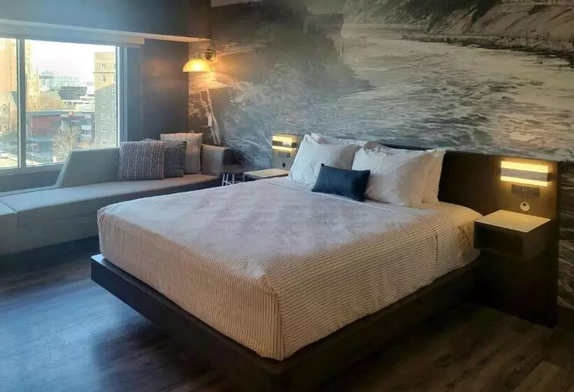 Cambria Hotel Niagara Falls