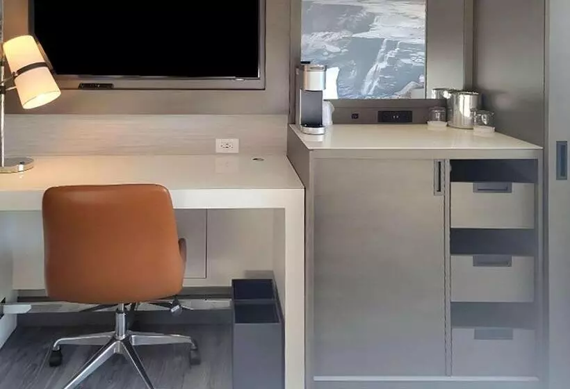 Cambria Hotel Niagara Falls