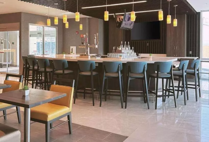 Cambria Hotel Niagara Falls