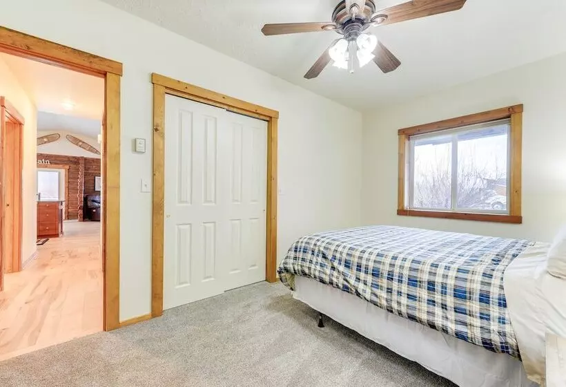 Charming Duplex W/ Patio: 12 Mi To Grand Targhee!
