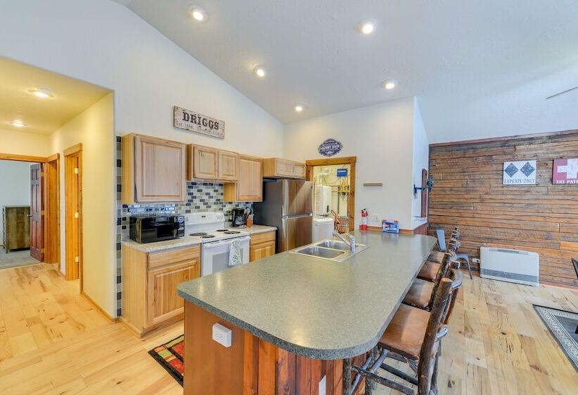 Charming Duplex W/ Patio: 12 Mi To Grand Targhee!