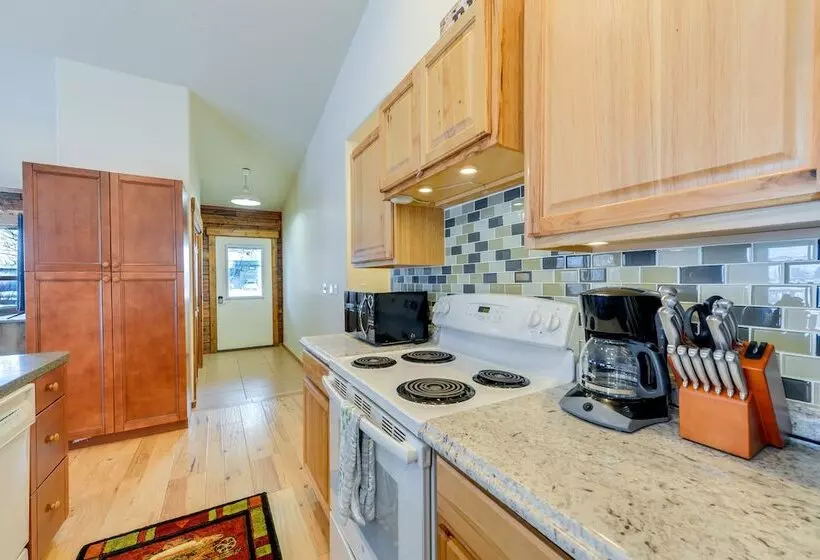 Charming Duplex W/ Patio: 12 Mi To Grand Targhee!