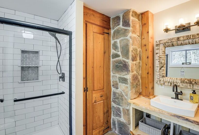 Cozy Cabin Between Stratton Resort & Mount Snow