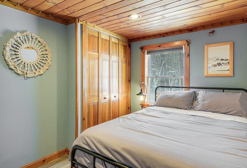 Cozy Cabin Between Stratton Resort & Mount Snow