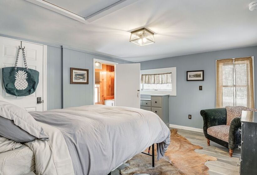 Cozy Cabin Between Stratton Resort & Mount Snow