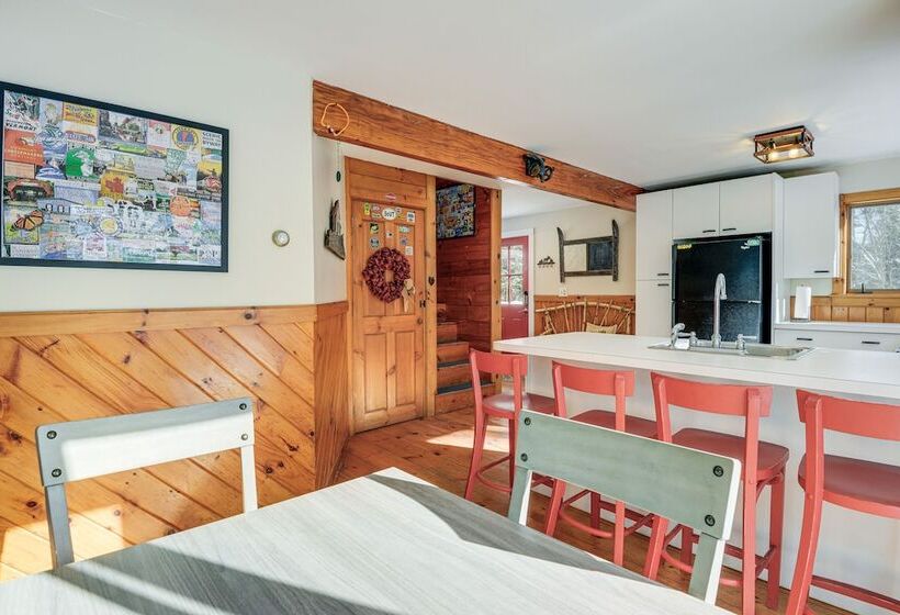 Cozy Cabin Between Stratton Resort & Mount Snow