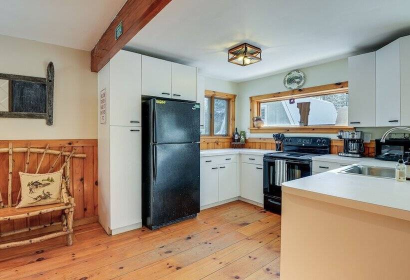 Cozy Cabin Between Stratton Resort & Mount Snow