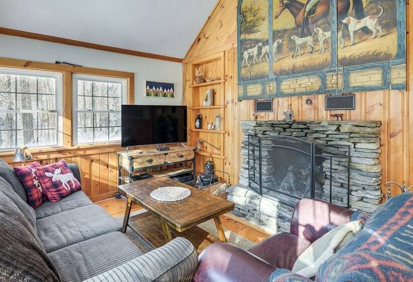 Cozy Cabin Between Stratton Resort & Mount Snow