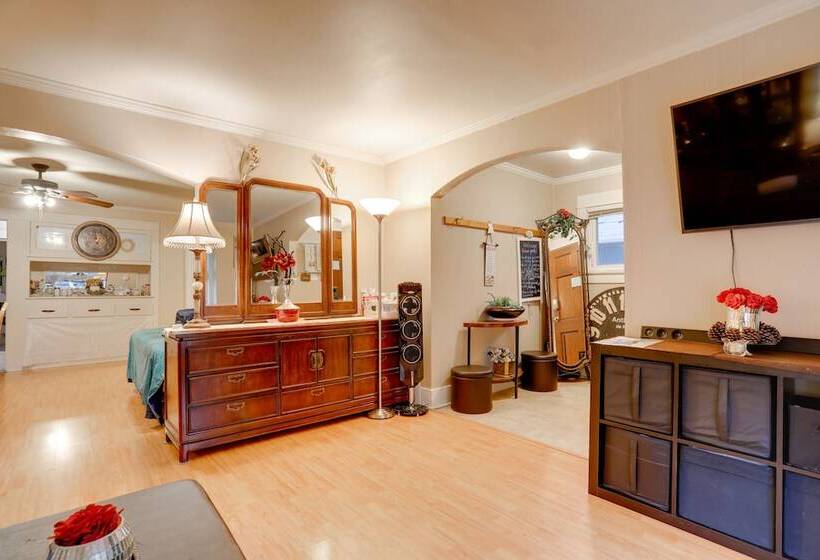 Walkable Seattle Getaway: 3 Mi To Downtown!