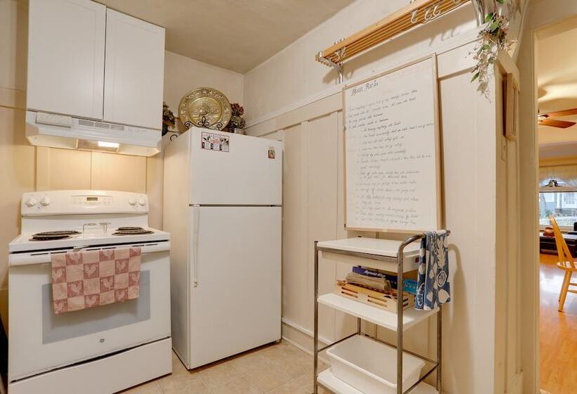 Walkable Seattle Getaway: 3 Mi To Downtown!