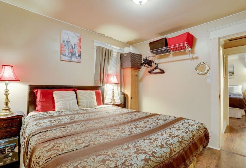 Walkable Seattle Getaway: 3 Mi To Downtown!