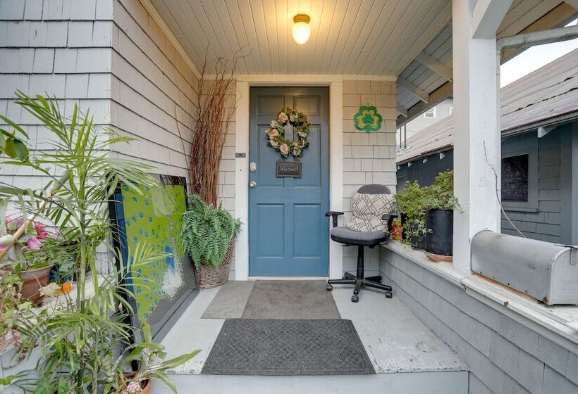 Walkable Seattle Getaway: 3 Mi To Downtown!