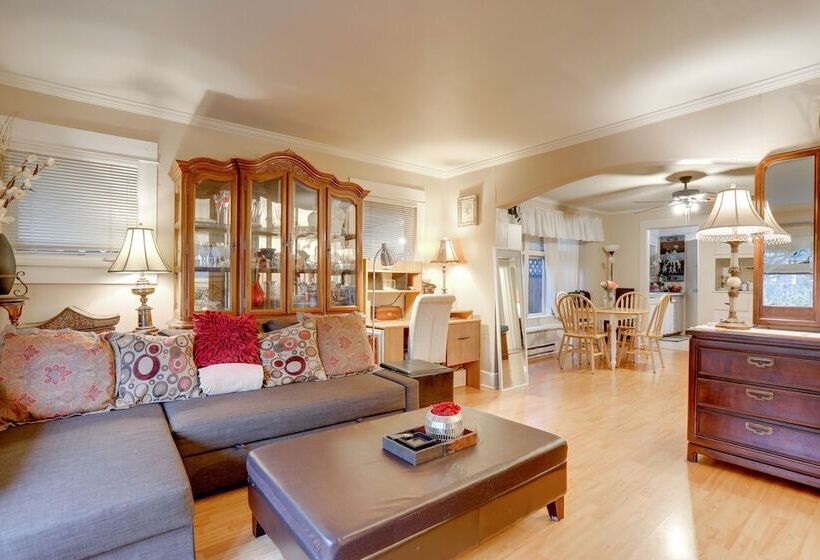 Walkable Seattle Getaway: 3 Mi To Downtown!