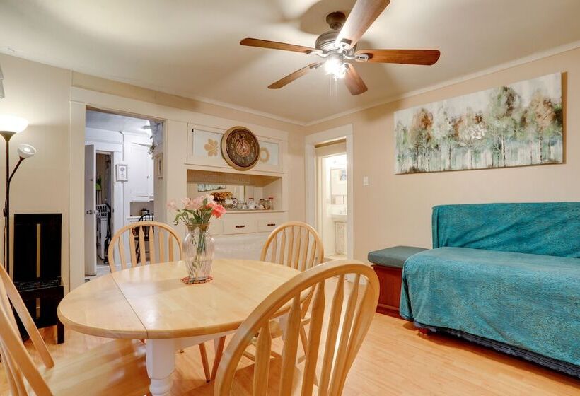 Walkable Seattle Getaway: 3 Mi To Downtown!