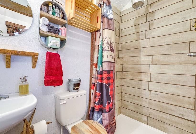 Glenvil Cabin W/ Gas Grill: Steps To Dock & Pond!