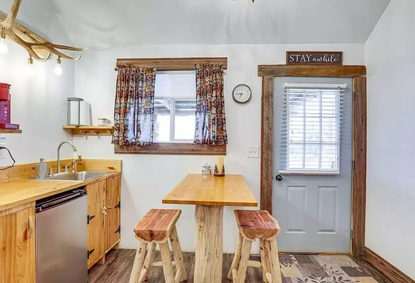 Glenvil Cabin W/ Gas Grill: Steps To Dock & Pond!