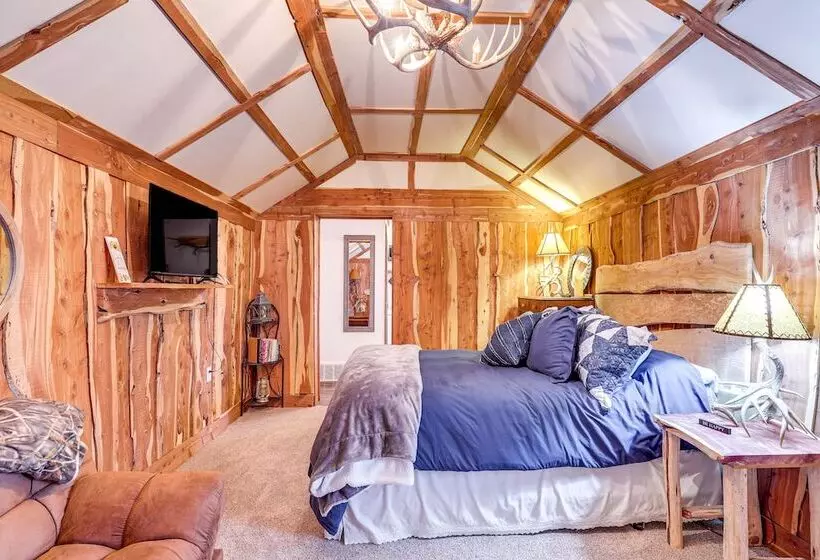 Glenvil Cabin W/ Gas Grill: Steps To Dock & Pond!