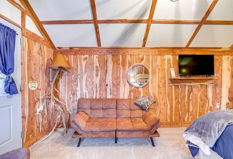 Glenvil Cabin W/ Gas Grill: Steps To Dock & Pond!